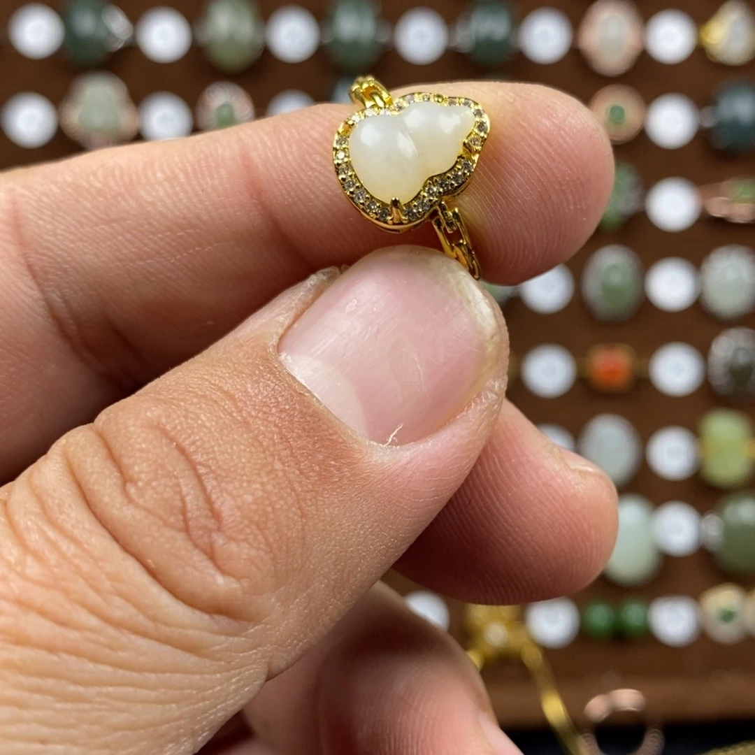 和田玉（青白玉）戒指合金