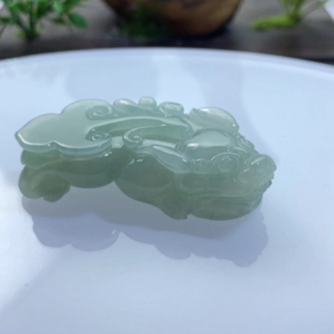 缅甸翡翠A货糯冰种招财貔貅精美吊坠
