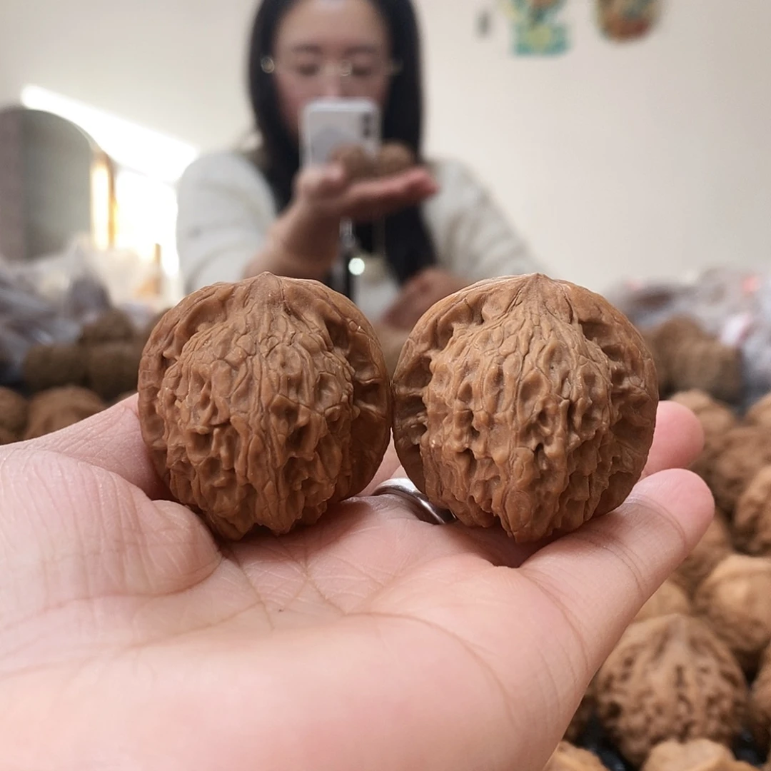 文玩核桃吊坠红狮子37