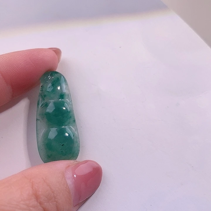 石英质玉未镶嵌颈饰