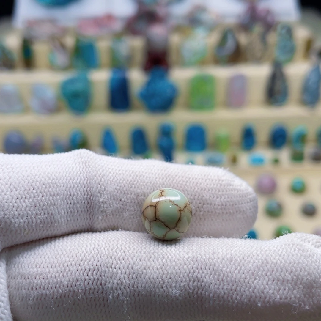 绿松石未镶嵌颈饰