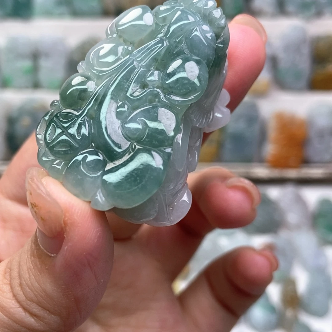 翡翠未镶嵌吊坠(赠链)