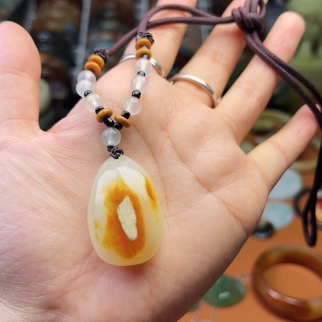 蛇纹石玉颈饰未镶嵌