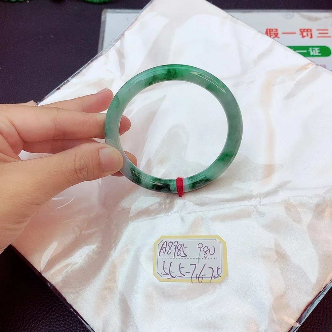 翡翠手镯未镶嵌翡翠