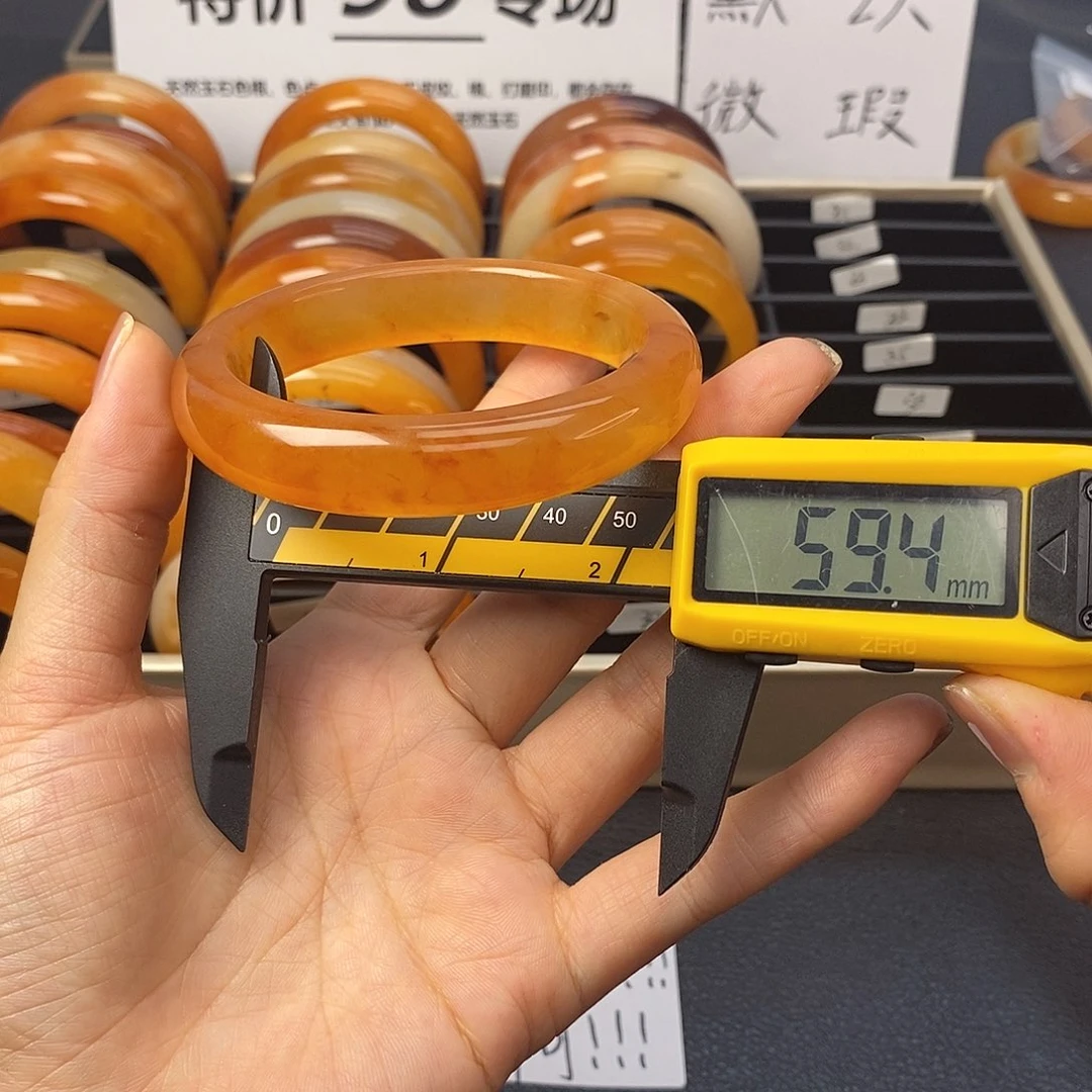未镶嵌石英质玉（黄龙玉）手镯26号茄子山金沙老油红如血黄龙