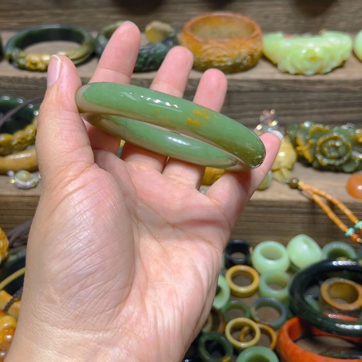 弦****未镶嵌手镯岫岩河磨玉（透闪石质玉）