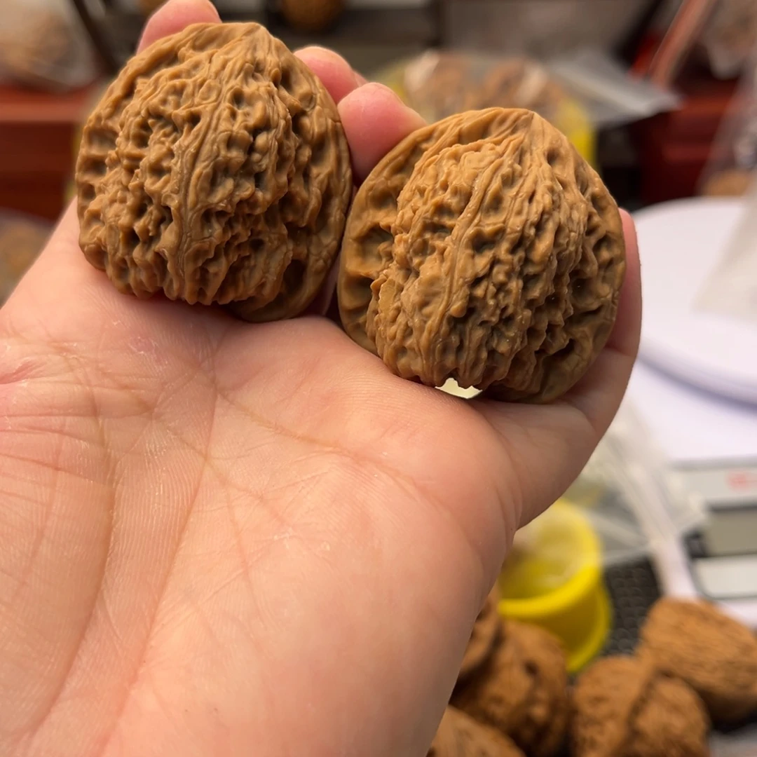 文玩核桃把件h****生南疆石