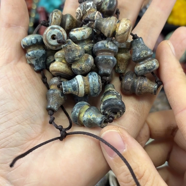 叫***姐未镶嵌颈饰玛瑙/玉髓