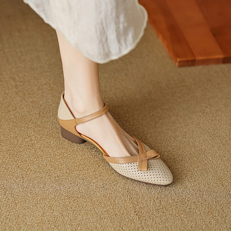 亮闪闪羊皮法式复古侧镂空包头女凉鞋新款夏季尖头一字扣低跟单鞋
