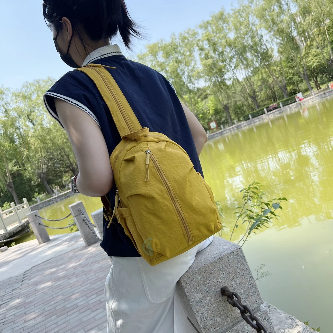 贝壳多用小背包女2025新款户外登山轻便休闲百搭双肩包简约旅行包