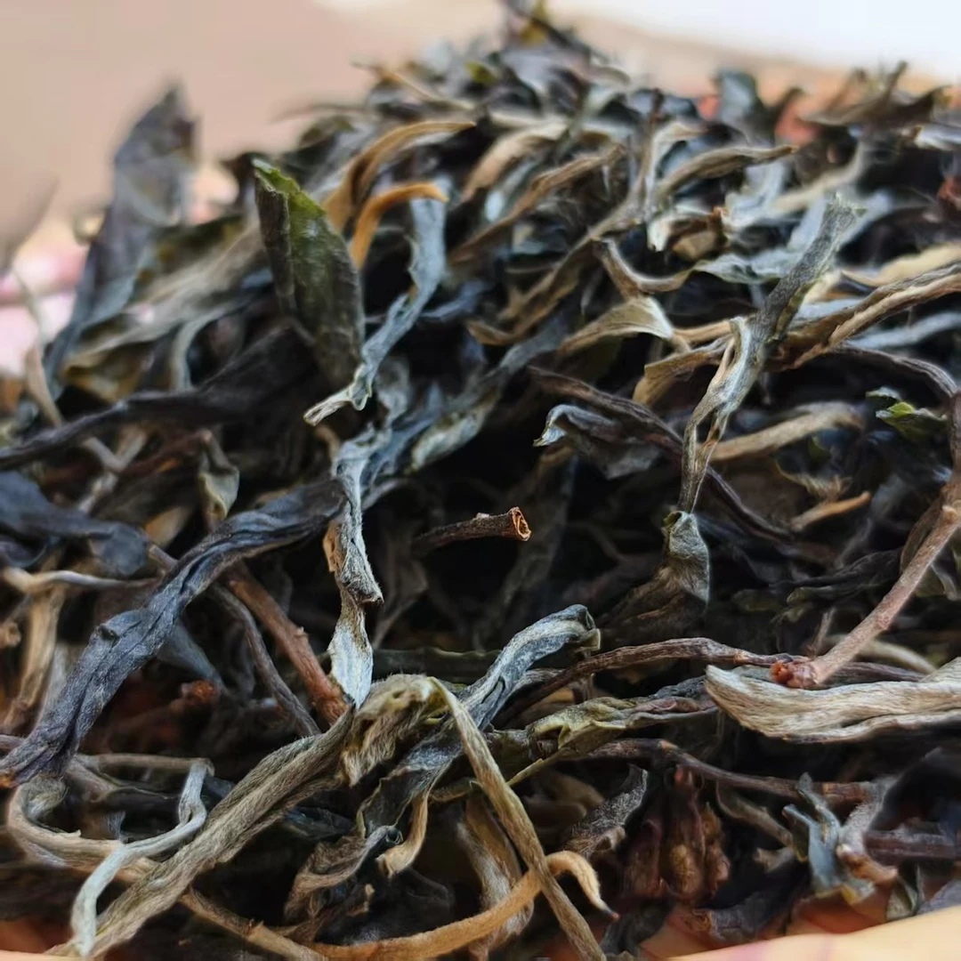 2025年冰岛南迫古树普洱生茶芽叶肥硕冰糖甜冰糖韵生散茶2025年