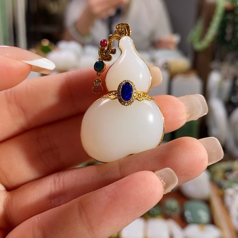 【闪购商品】吊坠(赠链)18K金镶嵌和田玉