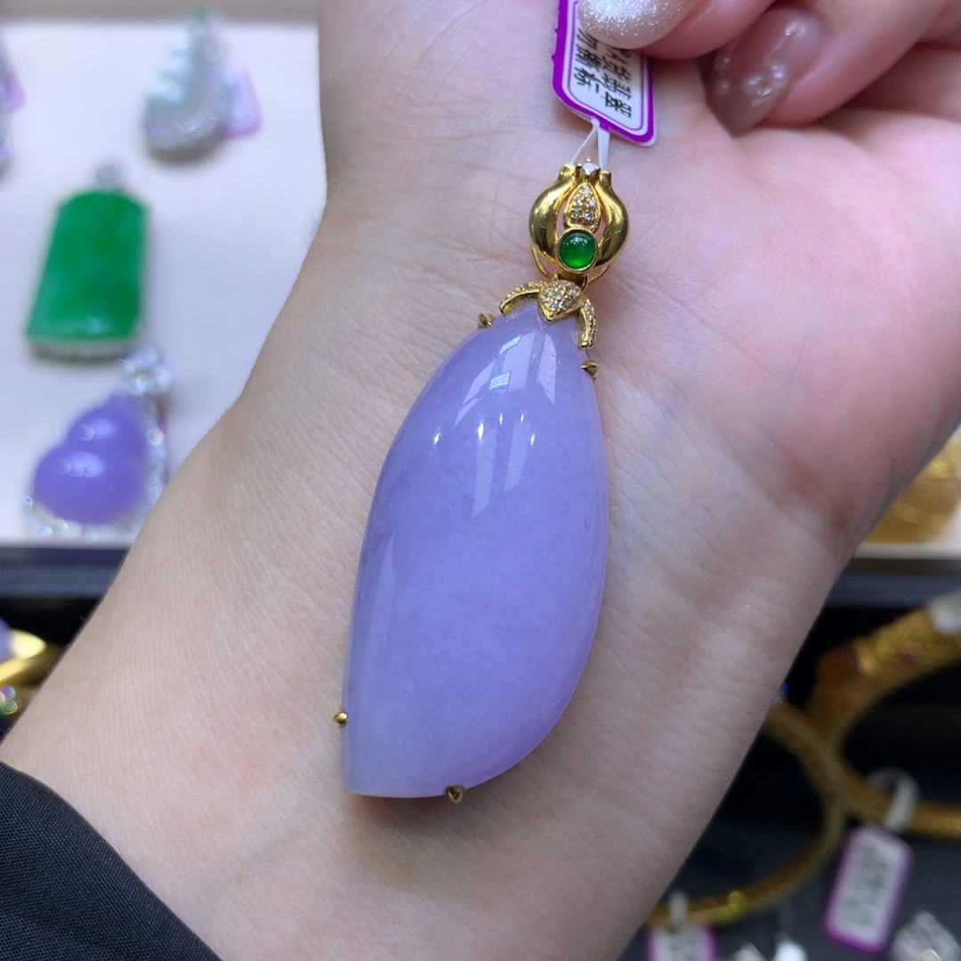 翡翠18K金镶嵌颈饰