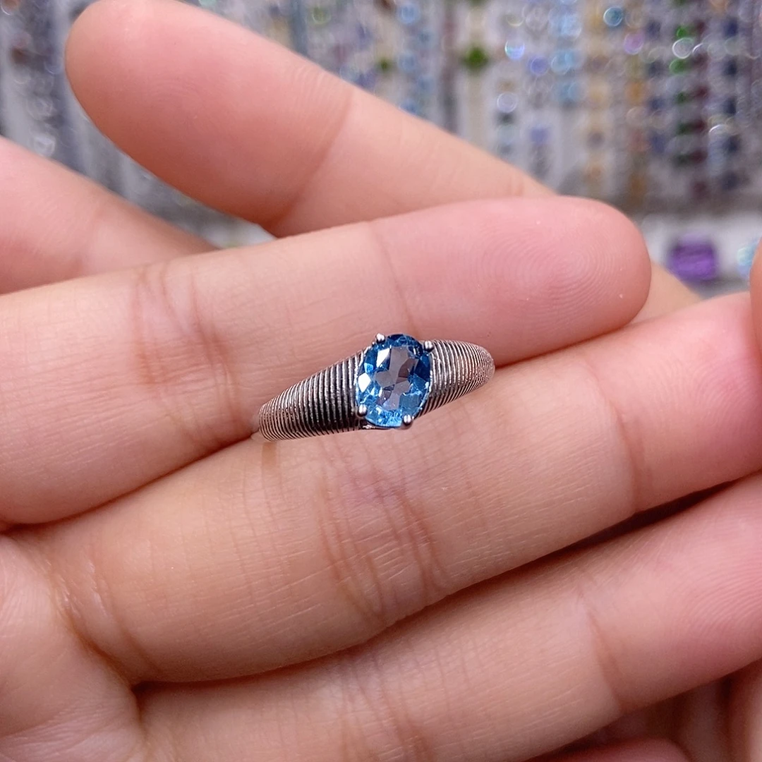 银S925镶嵌托帕石戒指