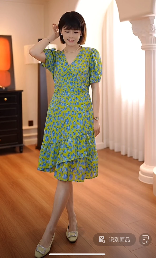 郁金香桑蚕丝连衣裙-夏季新款碎花收腰V领泡泡袖连衣裙0607