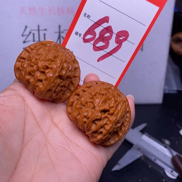 文玩核桃把件689，40白狮子
