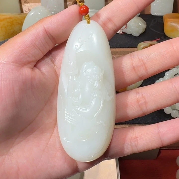 Z***k颈饰未镶嵌和田玉关公