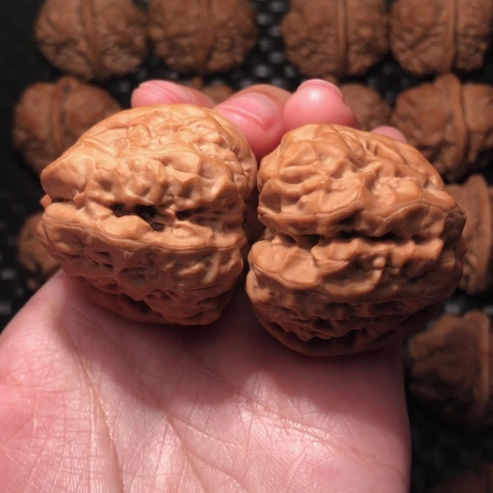 文玩核桃把件深开肌肉40
