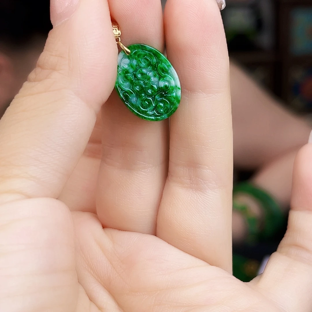 翡翠18K金镶嵌颈饰多样性