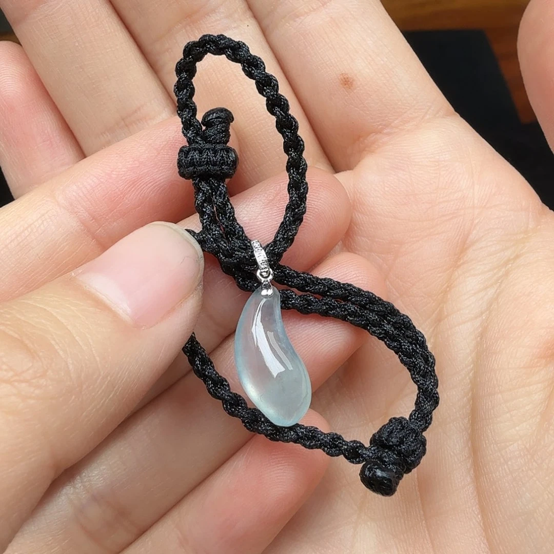 翡翠18K金镶嵌颈饰瓜