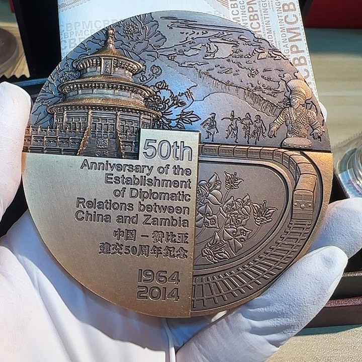 其他普通金属赞比建交铜章一枚