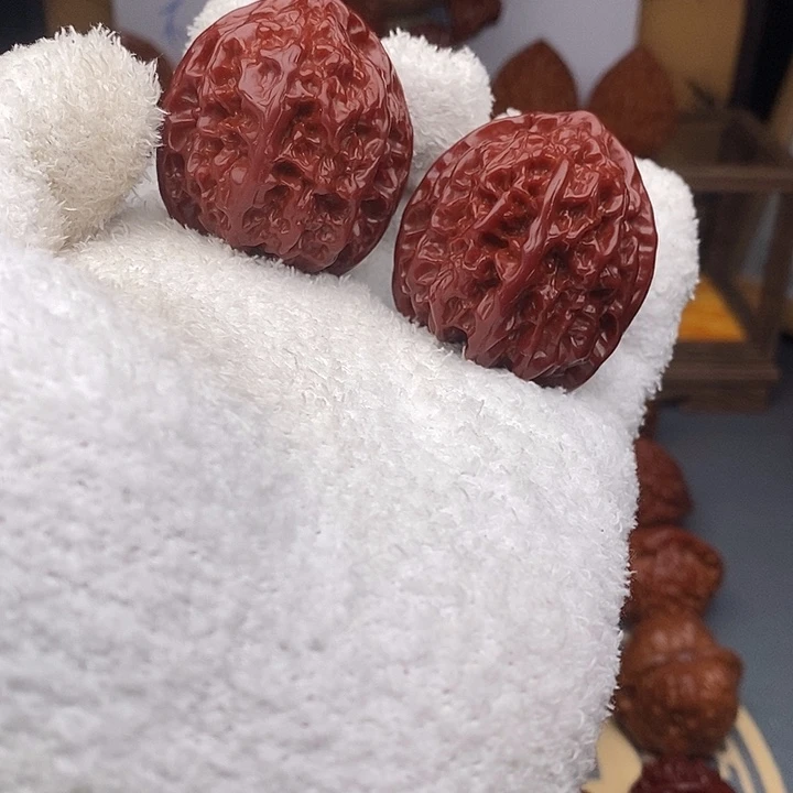 吊坠文玩核桃纯手盘野生鸡心类老核桃