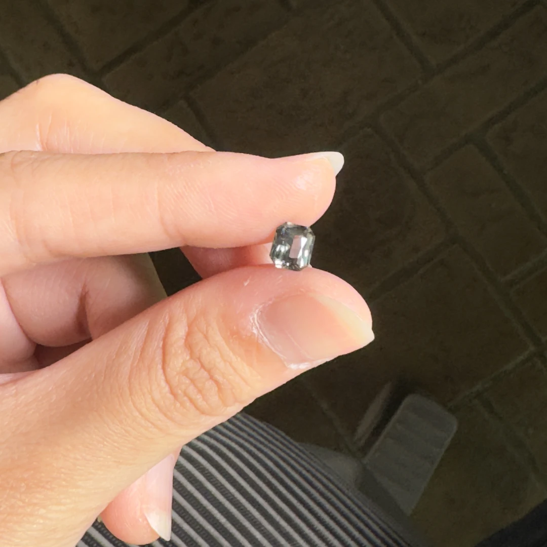 23T2900 无烧绿色蓝宝石 1.03克拉