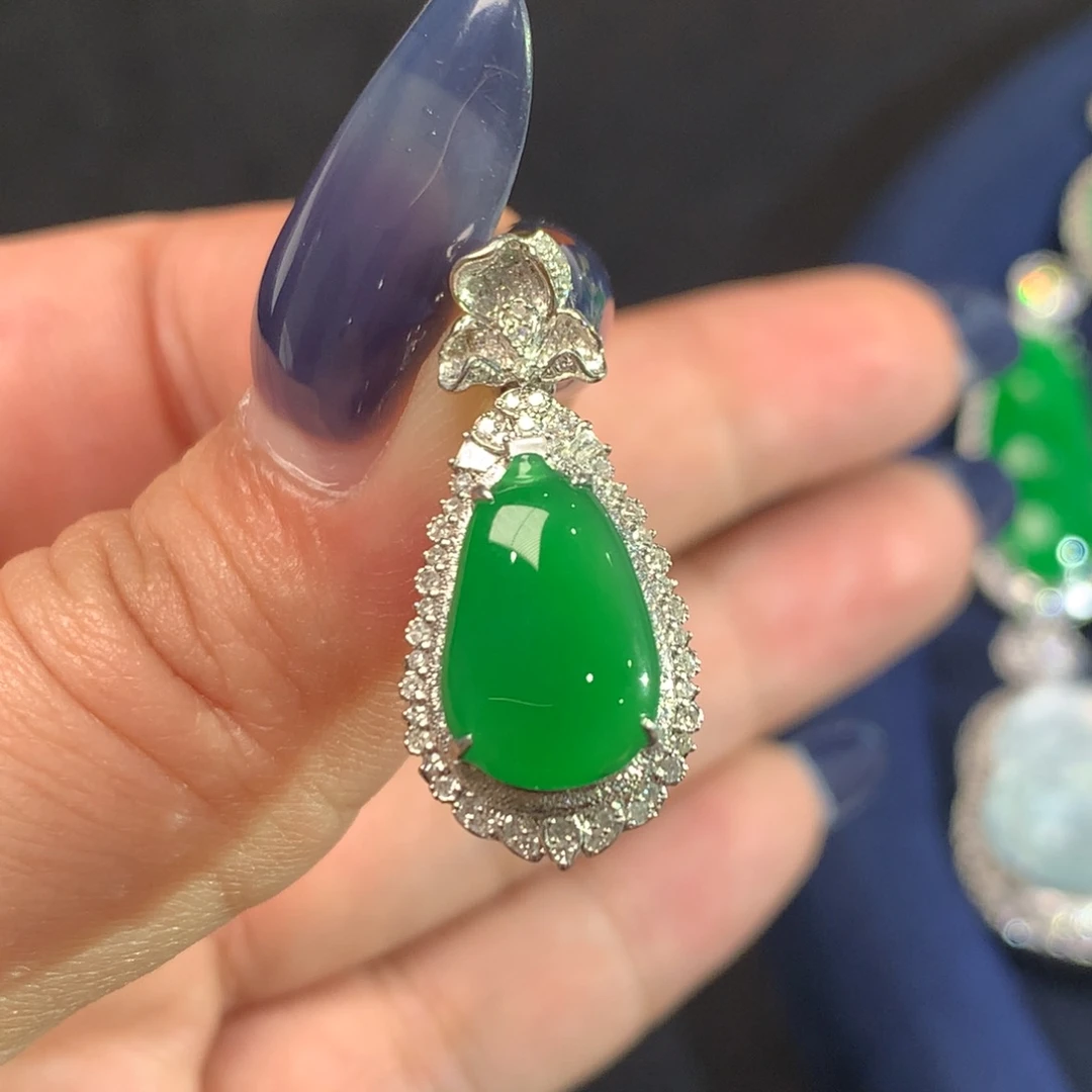 翡翠挂件18K金镶嵌福瓜