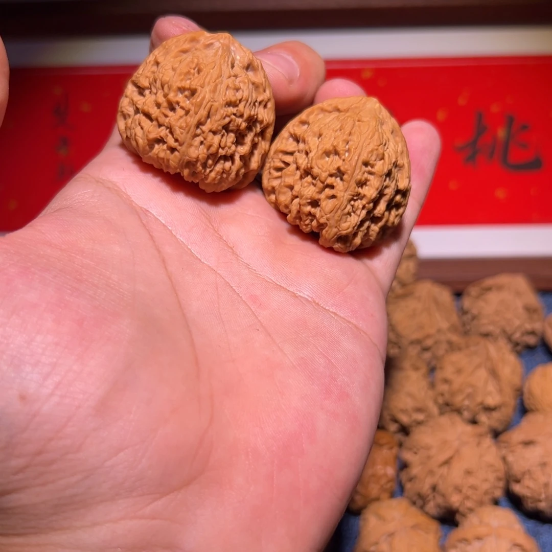 哈***哈吊坠文玩核桃39练手南疆石，红皮，福利大漏不退不换