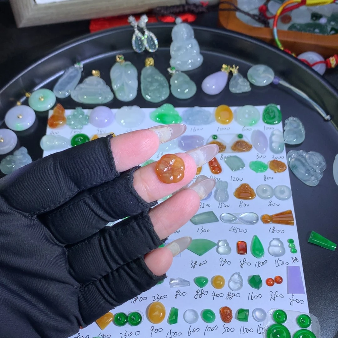 翡翠未镶嵌吊坠(不含链)红花