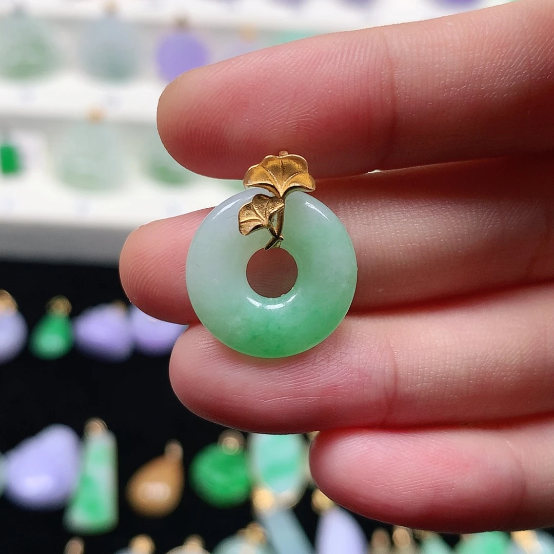 颈饰18K金镶嵌翡翠翡翠吊坠