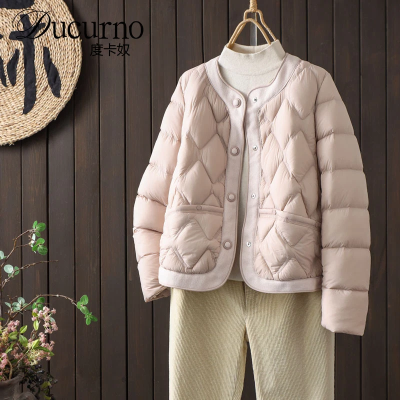 冬季新款韩版圆领白鸭绒羽绒服女小香风时尚减龄单排扣保暖外套