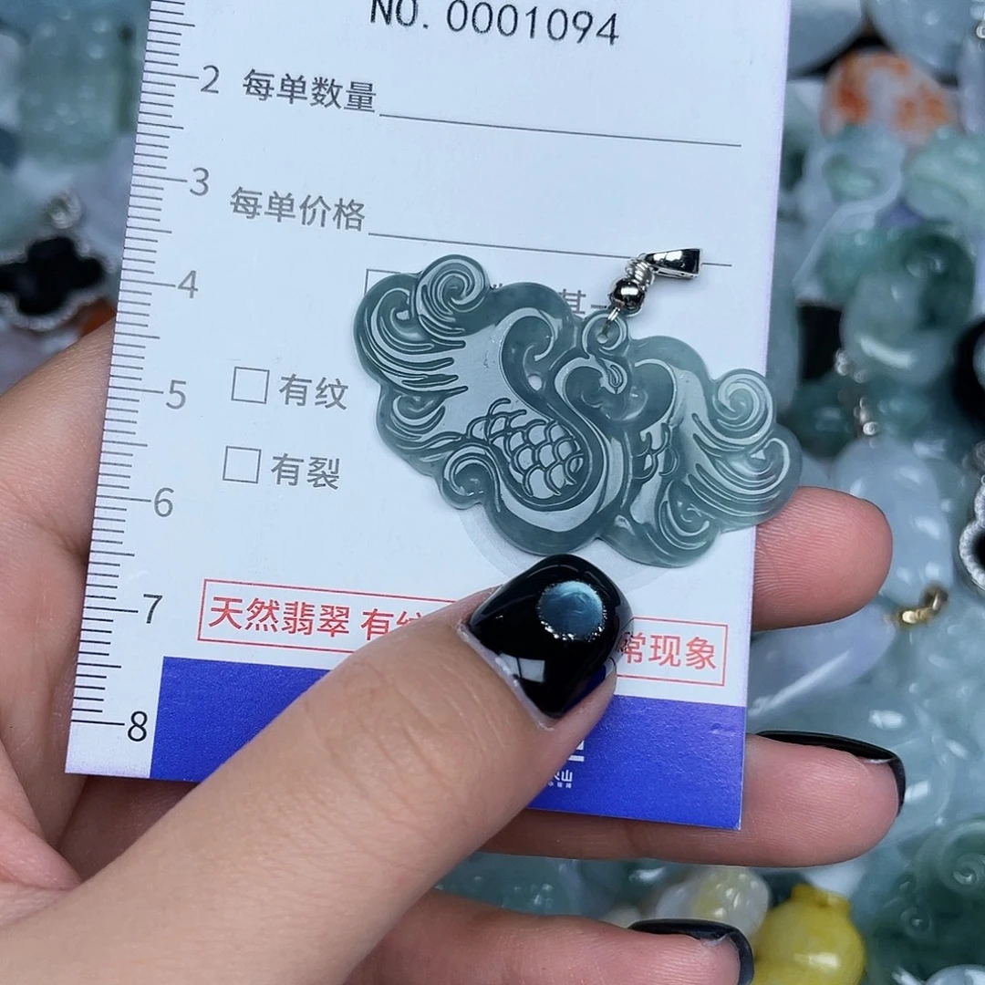 翡翠未镶嵌颈饰1094