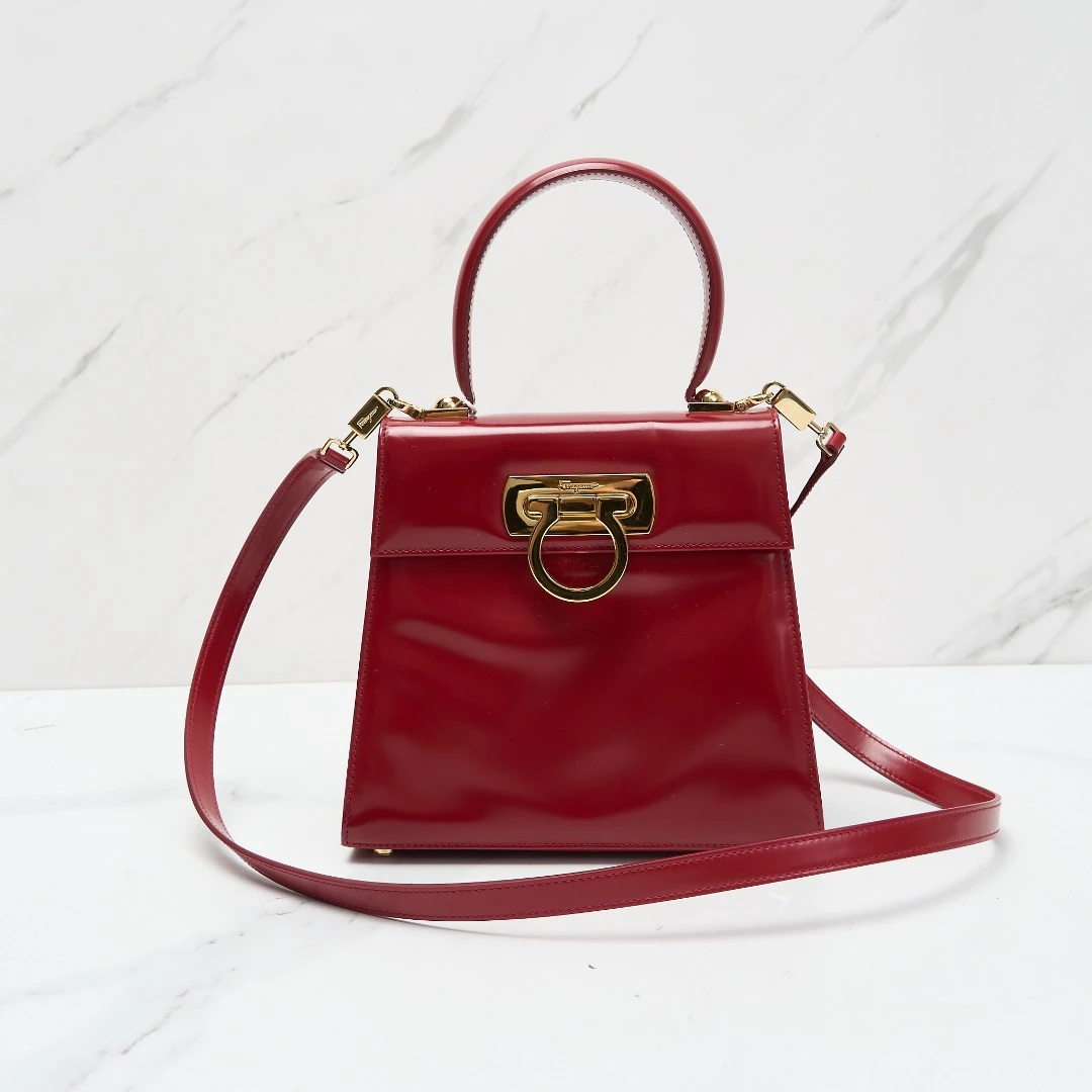 全新未使用/菲拉格慕女士金色饰扣手提包FGGB00425