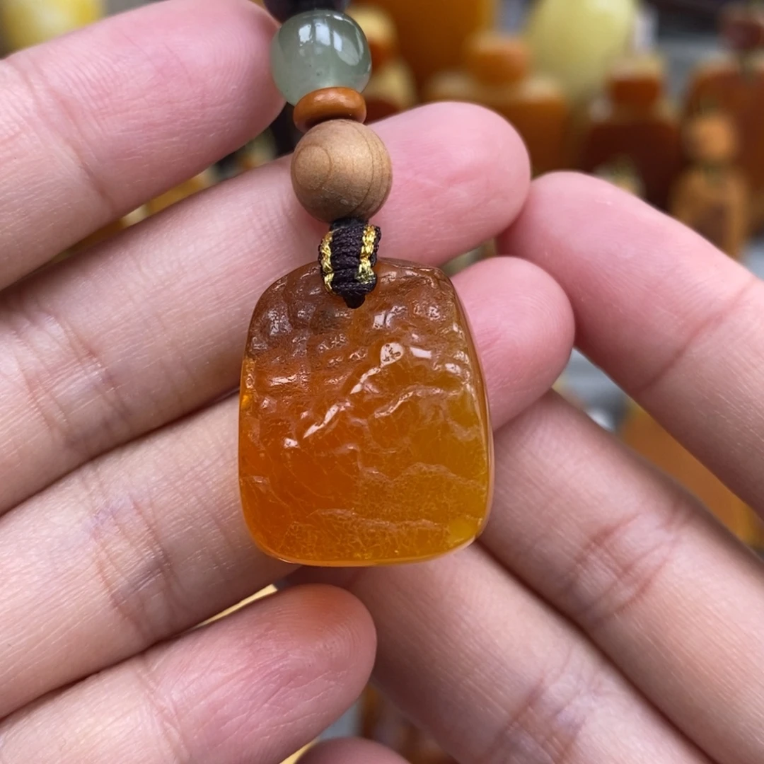 蜜蜡未镶嵌珠宝奇石