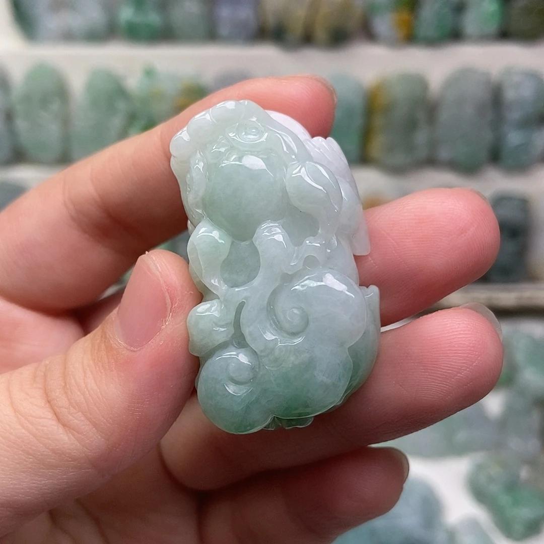 翡翠未镶嵌吊坠(赠链)