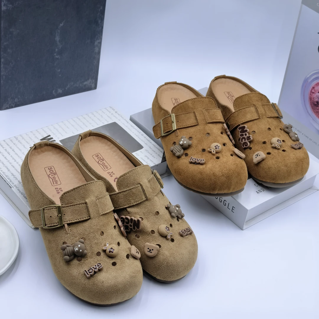 2025春季新款复古勃肯鞋女包头洞洞外穿拖鞋卡通平底半包跟休闲鞋