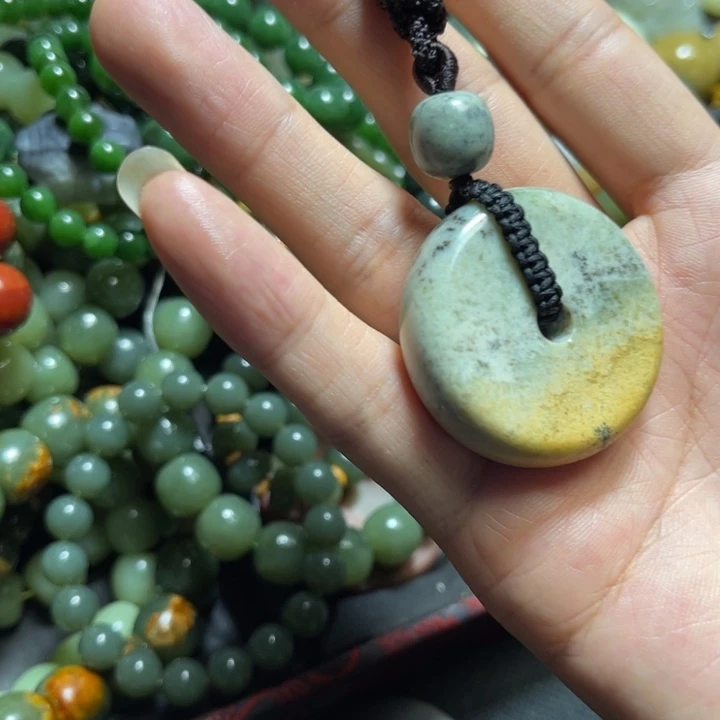 岫岩河磨玉（透闪石质玉）未镶嵌颈饰