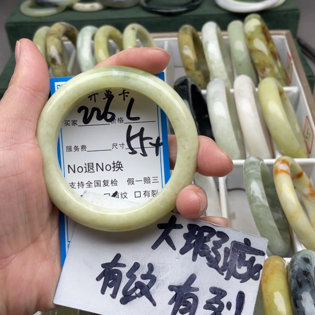 蛇纹石玉未镶嵌手镯