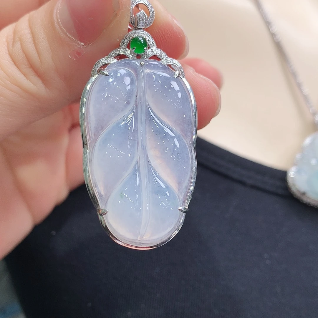 翡翠颈饰18K金镶嵌叶子