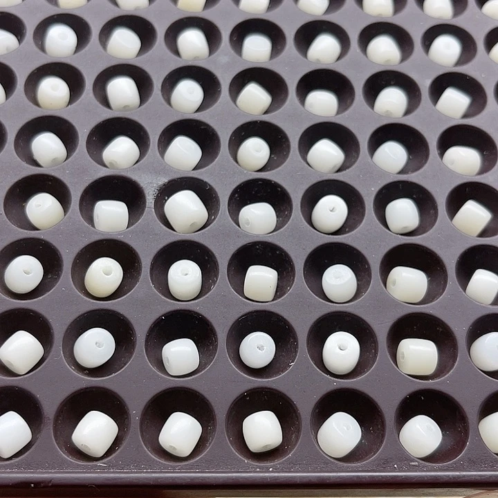 白玉菩提吊坠微瑕6/7白玉直切200卡灯牌宠300