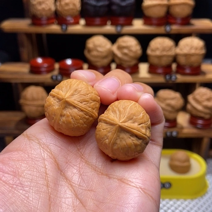 文玩核桃吊坠26尺四棱。6