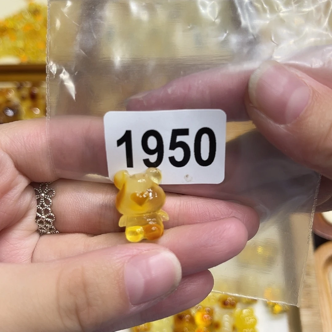 琥珀未镶嵌颈饰蜜蜡