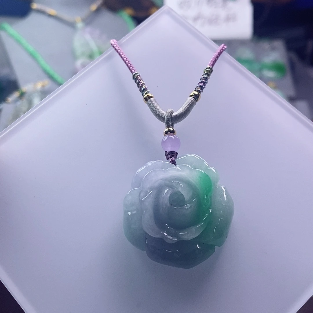 翡翠未镶嵌吊坠(赠链)