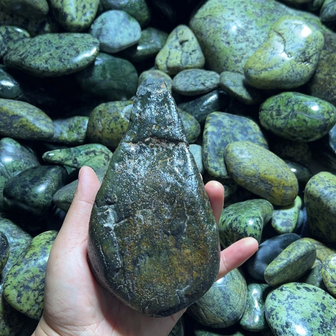 未镶嵌蛇纹石玉西藏藏玉倍****赵