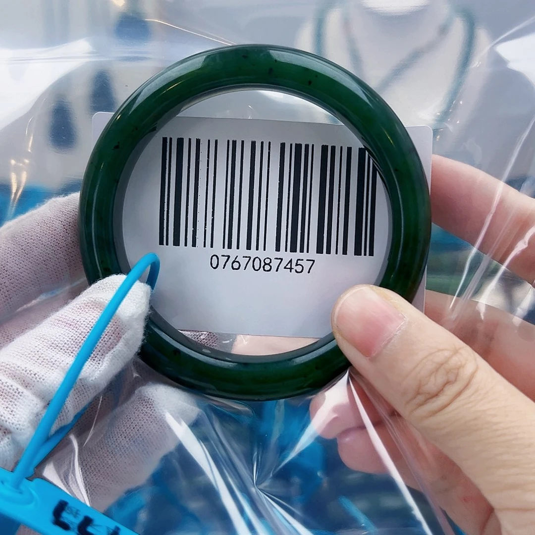 和田玉手镯未镶嵌包容6061