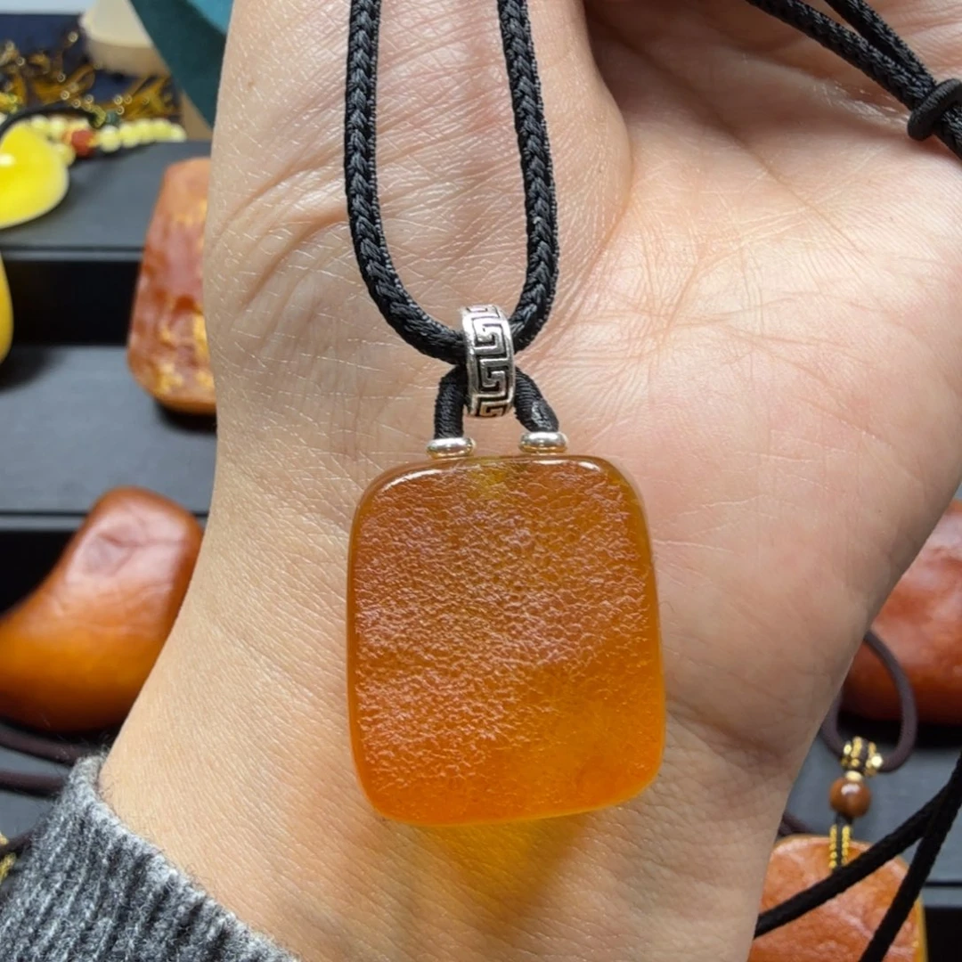 琥珀吊坠(赠链)未镶嵌