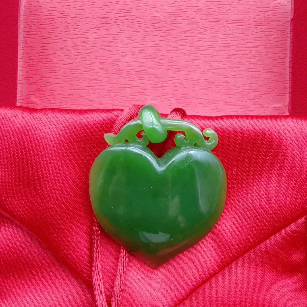 【新疆直发】和田玉老料碧玉爱心如意锁吊坠子苏工精雕老坑细料