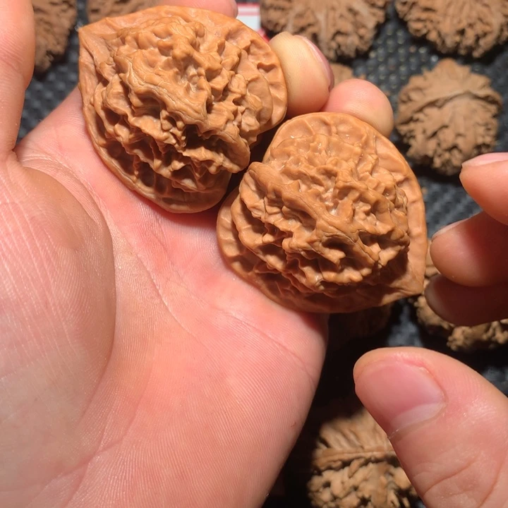 文玩核桃吊坠秦岭野生文玩核桃