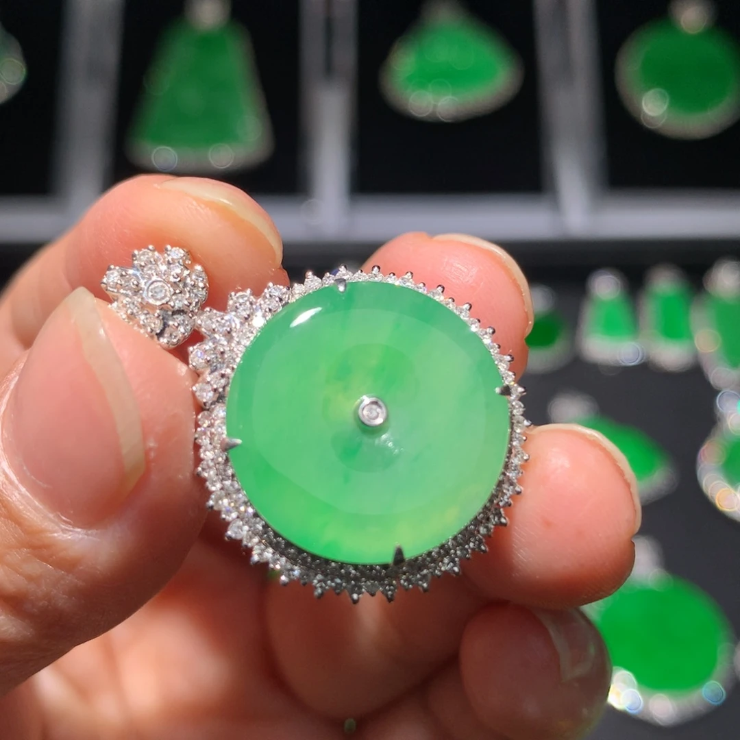 翡翠颈饰18K金镶嵌翡翠